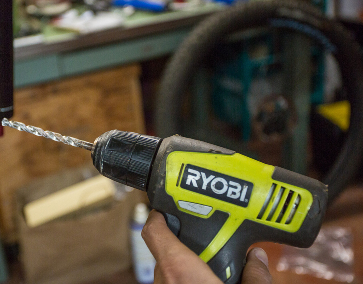 How to remove a Ryobi drill chuck 