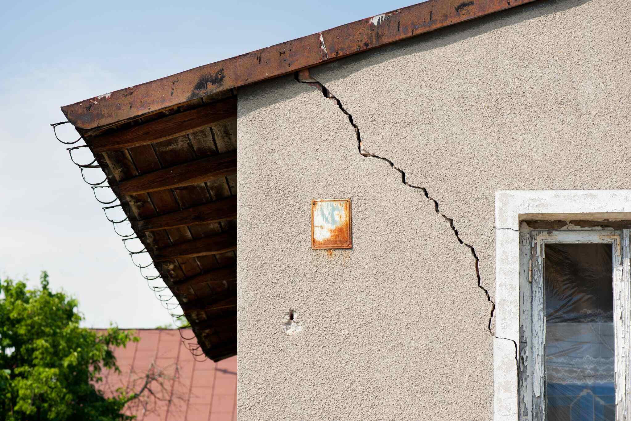 How To Repair Cracks In Exterior Walls Before Painting