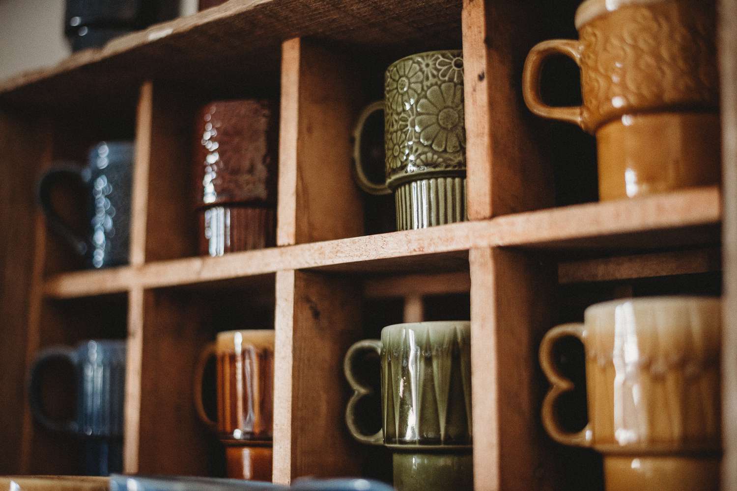 How To Store Coffee Mugs In Cabinet