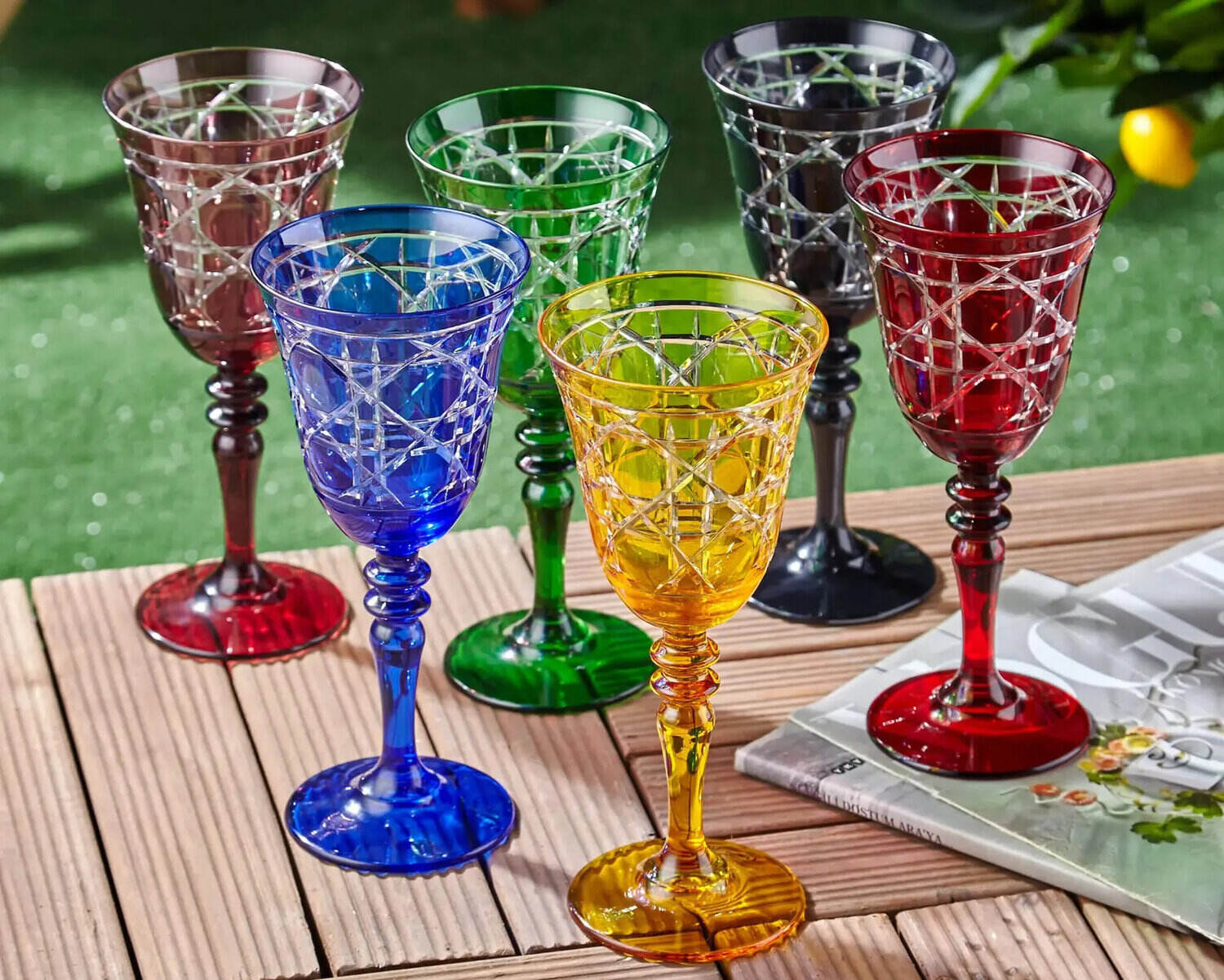 https://storables.com/wp-content/uploads/2023/09/how-to-store-crystal-glassware-1695183716.jpg