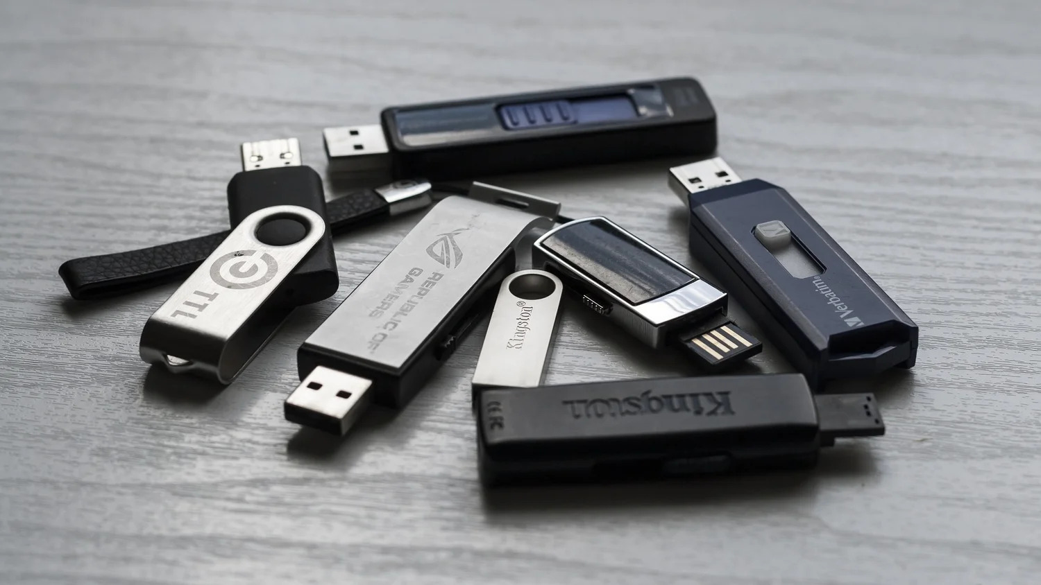 How To Store Flash Drives