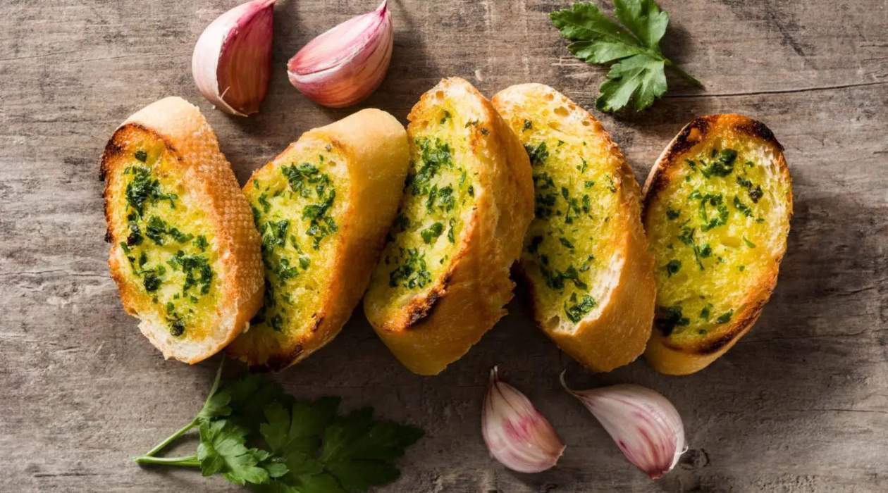 How To Store Garlic Bread After Cooking