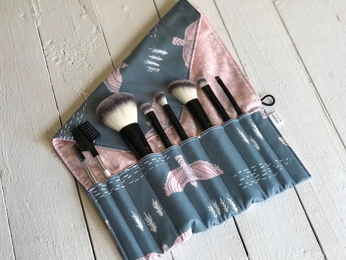 How To Store Makeup Brushes For Travel