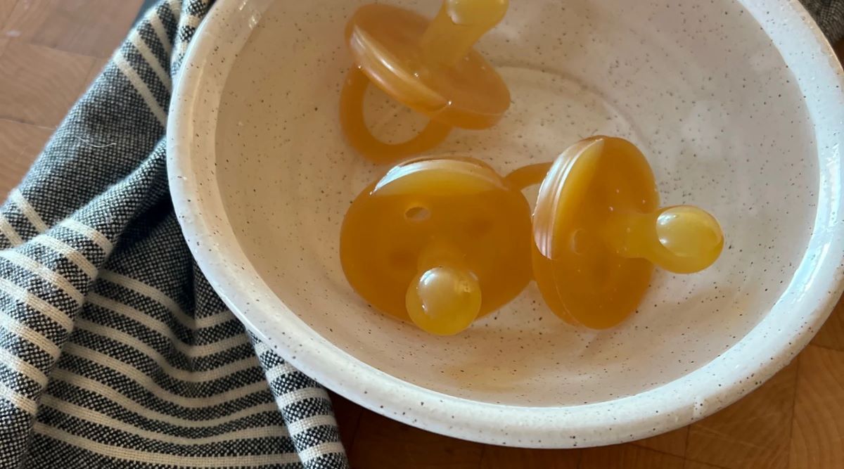 How To Store Pacifiers After Sterilizing Storables