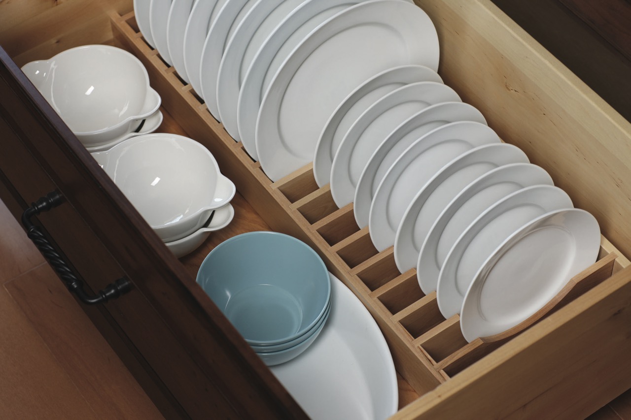 How To Store Plates