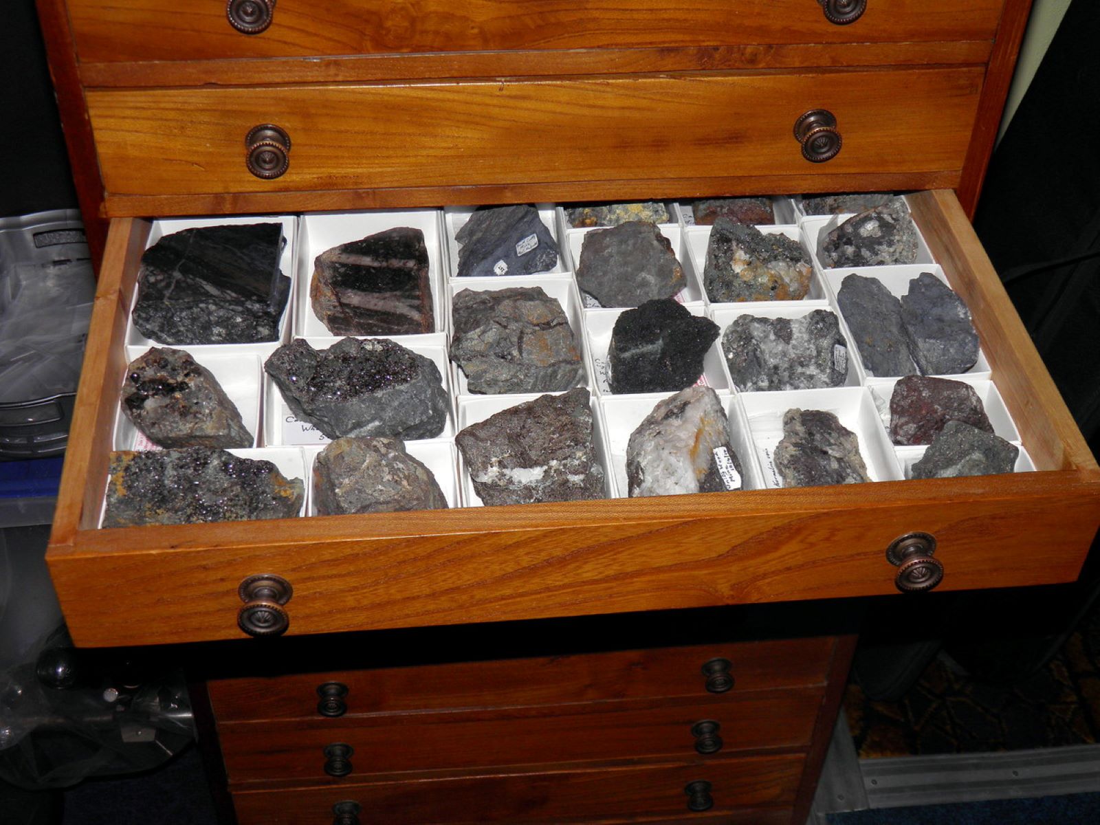 Making Boxes for your Rock and Mineral Collection  Rock collection box, Rock  collection display, Rock collection storage