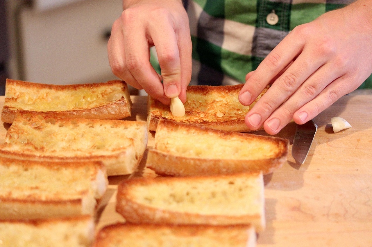 How To Store Uncooked Garlic Bread
