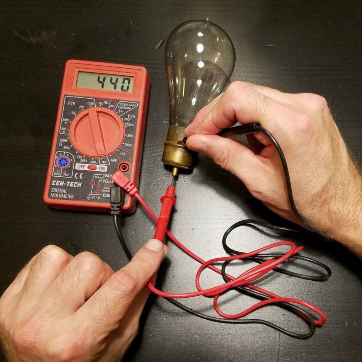 How To Test A Light Bulb Socket With A Multimeter