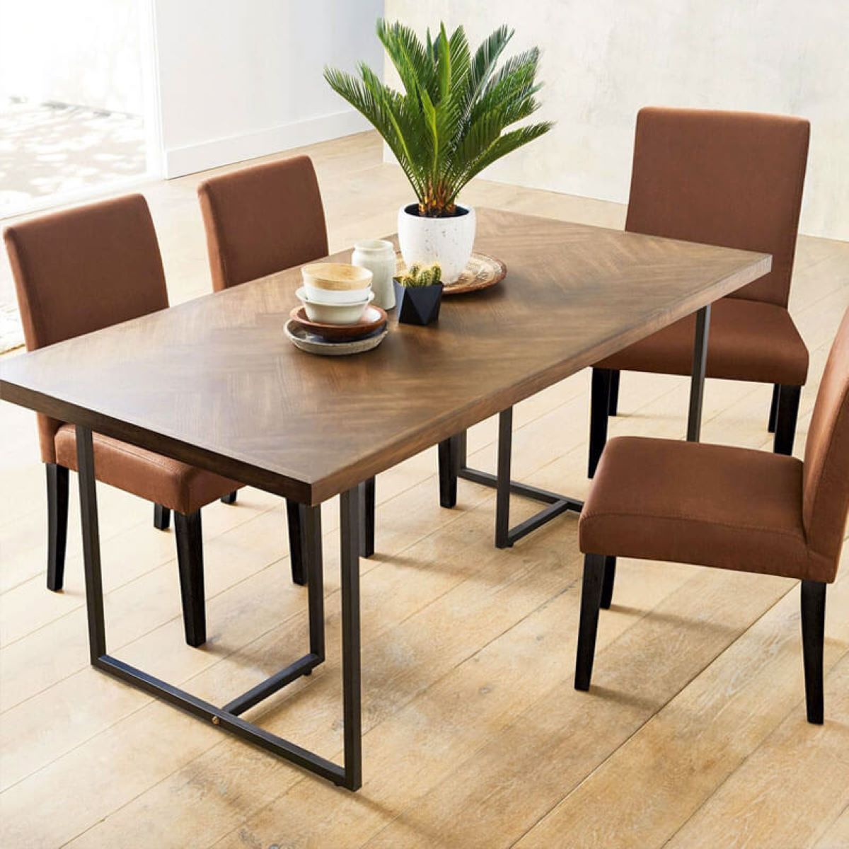 How Wide Is A Typical Dining Room Table