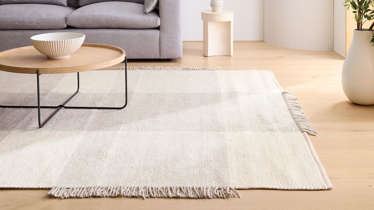 I Use This Laundry Pearl Trick On My Rug Every Time I Have Guests For Instant Freshness