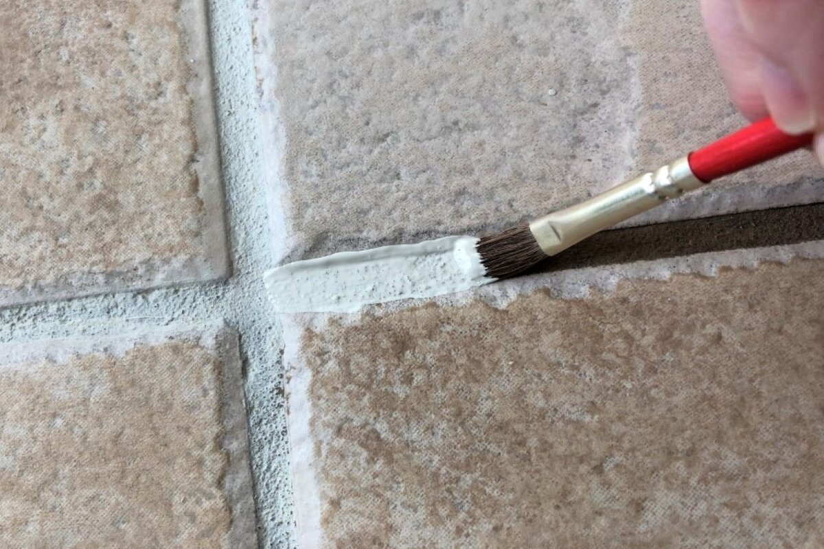 Make Your Old Tile Look New With These Tips For Painting Grout