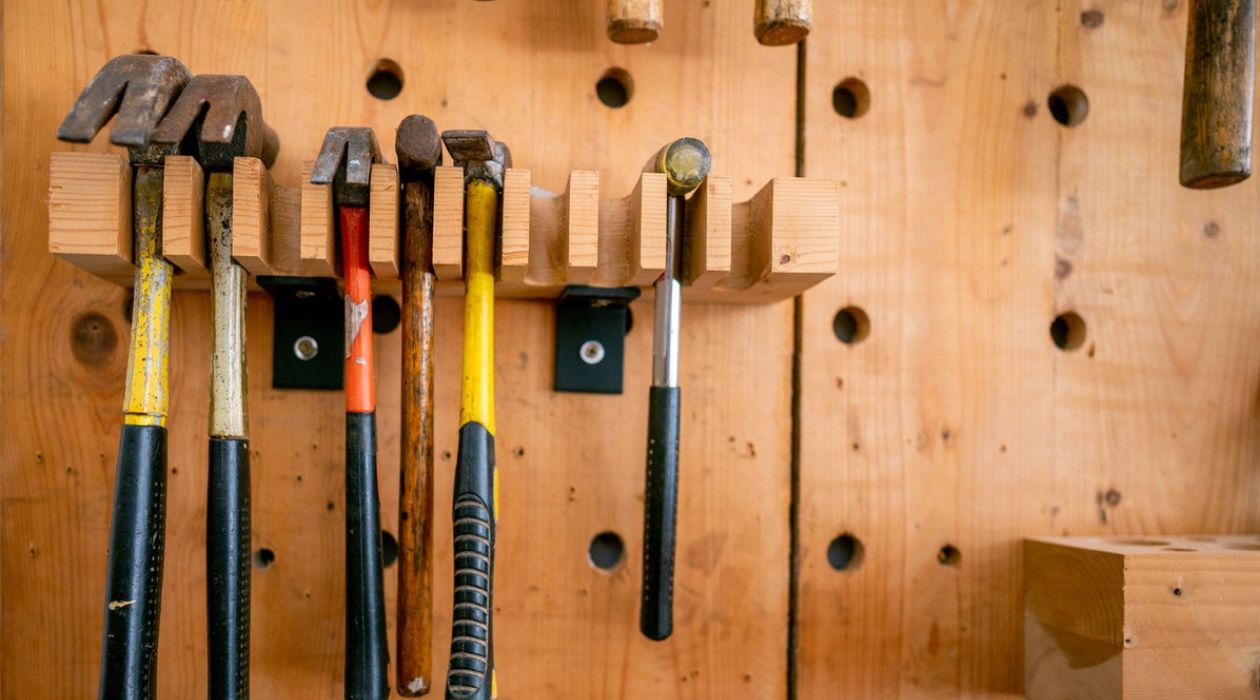 What Advantages Do Hand Tools Have Over Power Tools