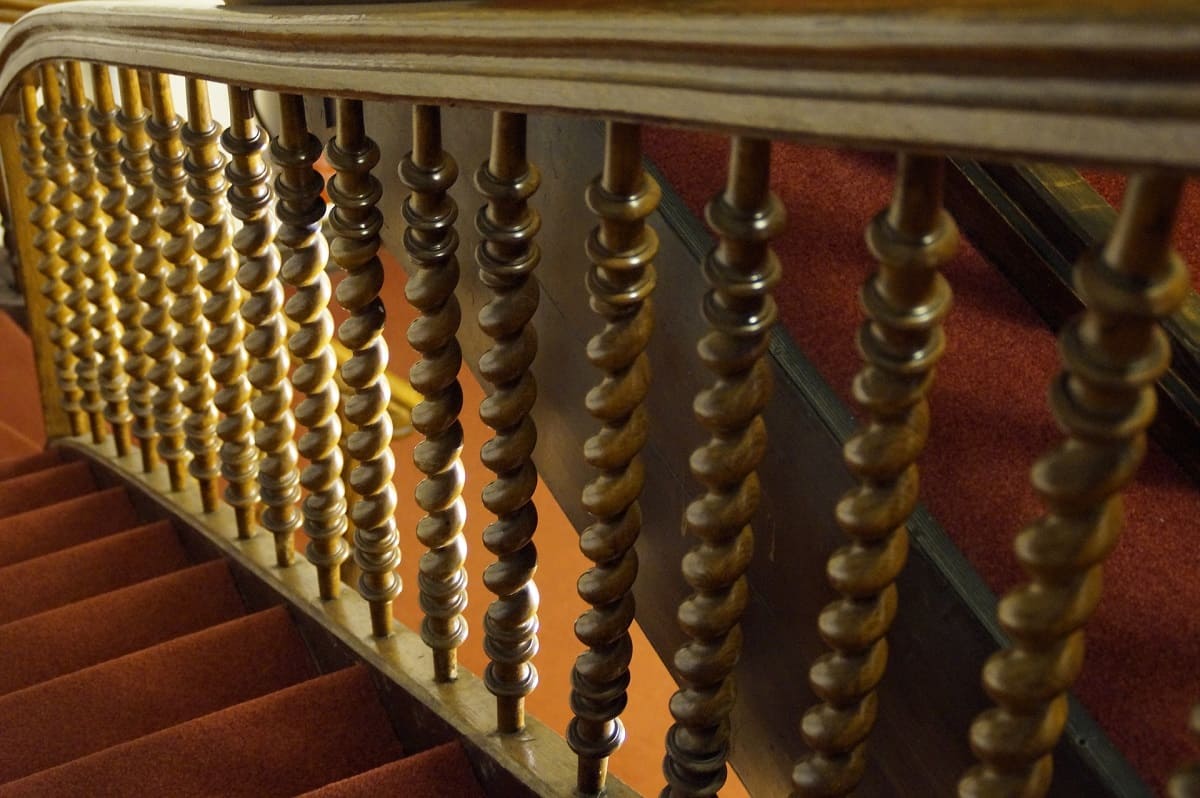 What Are Spindles On Stairs
