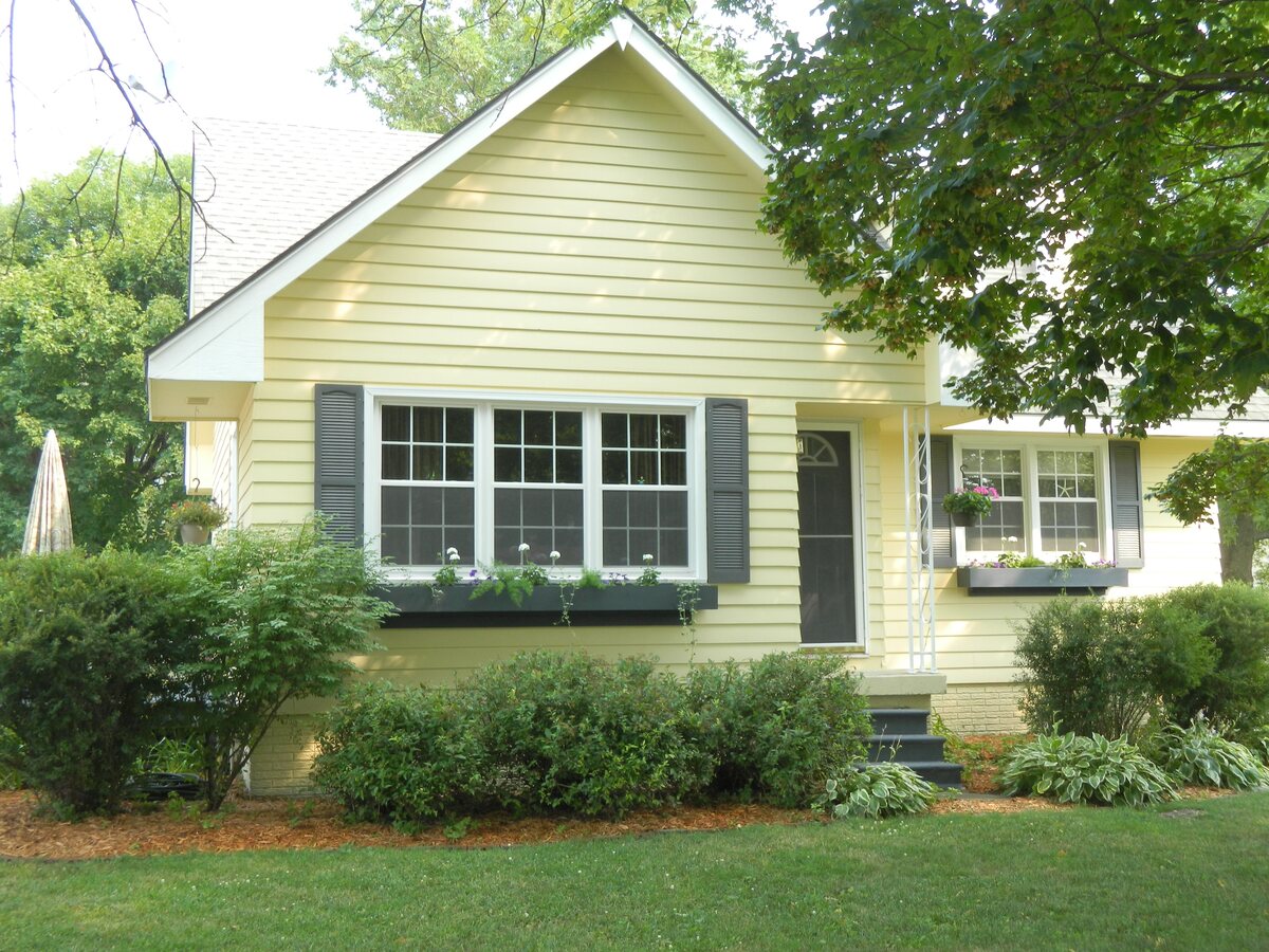 What Color Shutters Go With Yellow Siding
