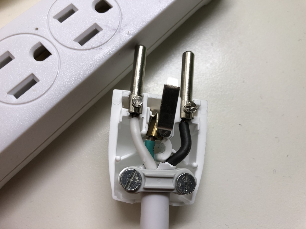 What Is The Transformer Plug On A Power Strip