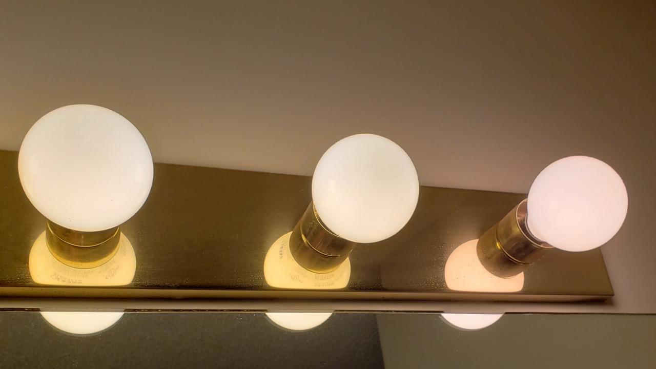 What Type Light Bulb For Bathroom