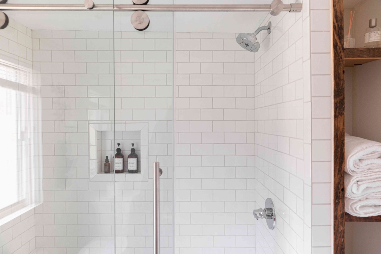 When Building An Open Shower How Tall Should The Walls Be From The Showerhead