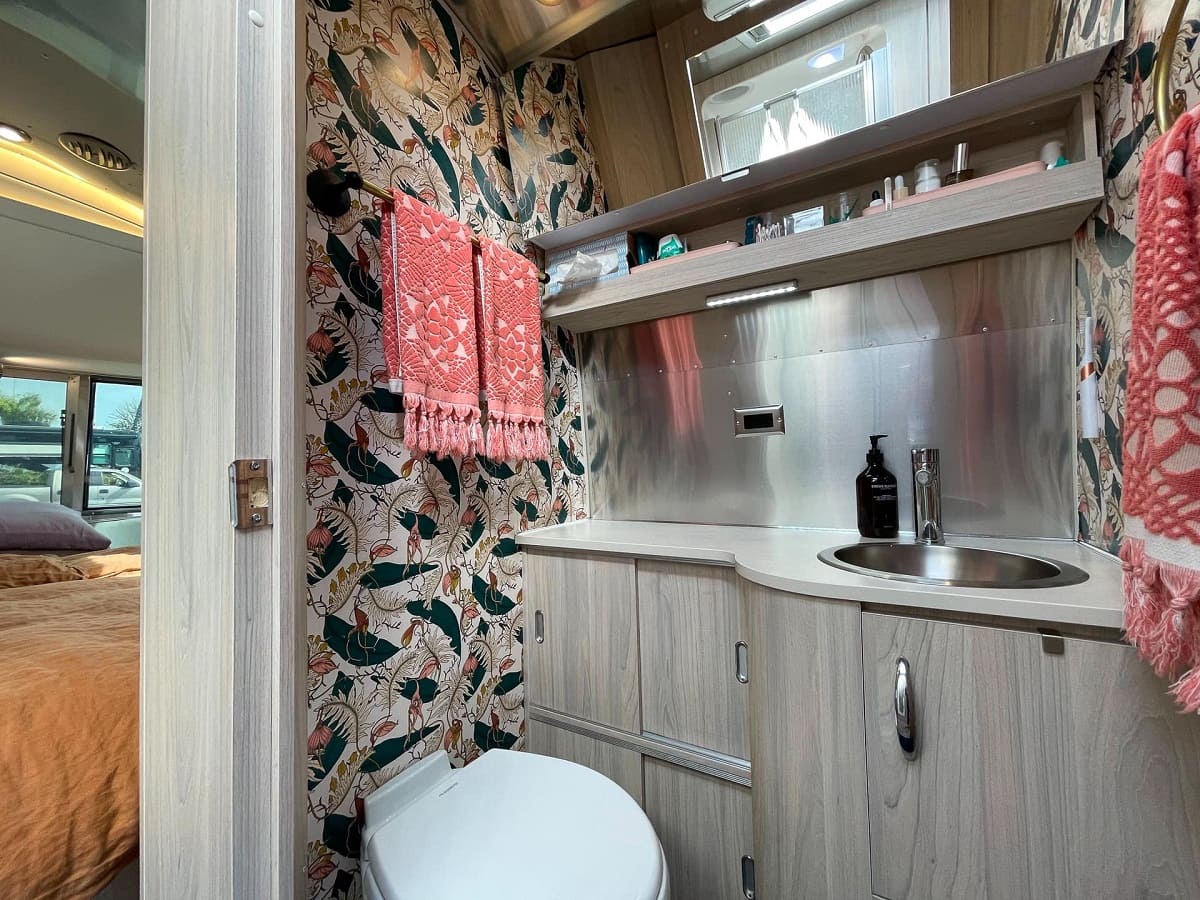 Where Do You Mount Hand Towel Bar In Rv Bathroom