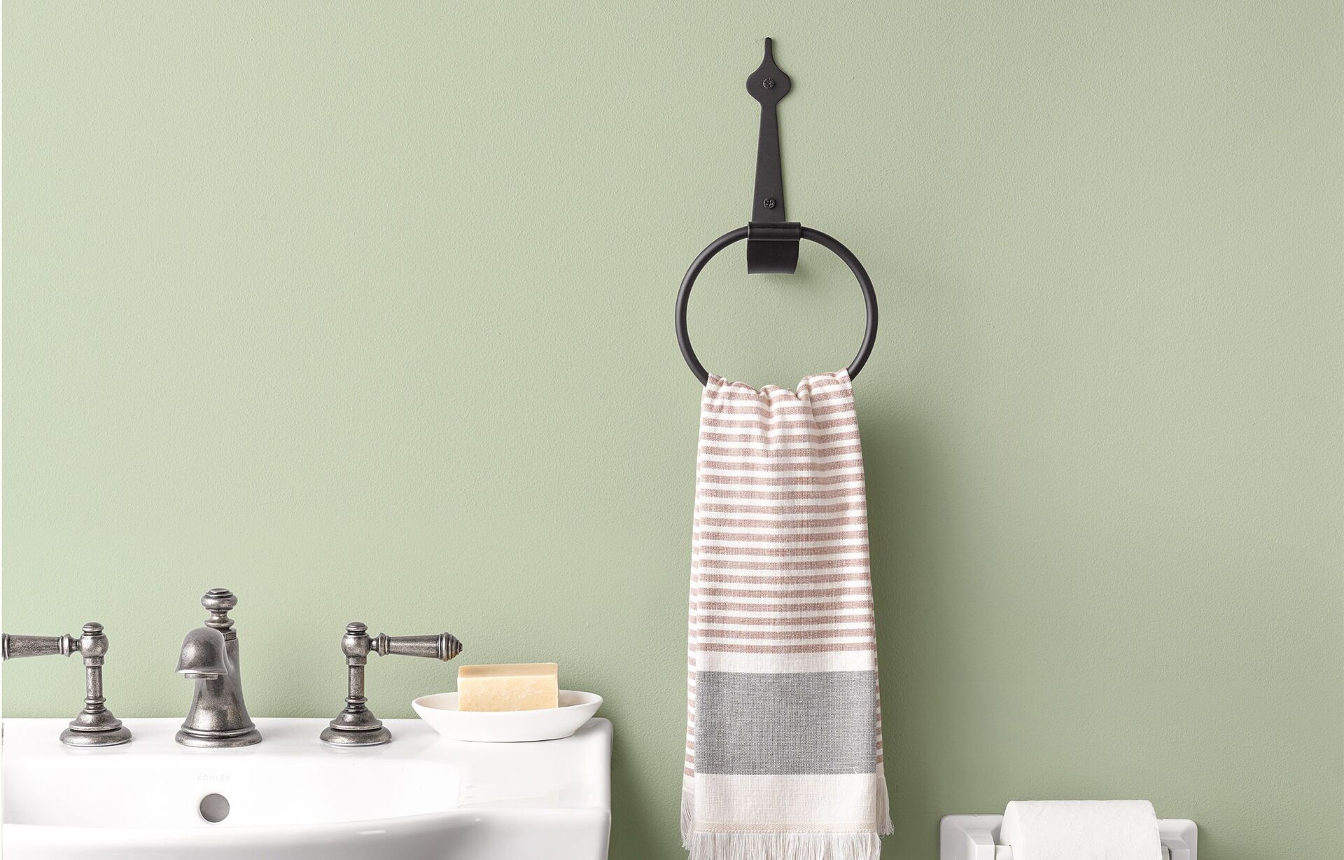 Where To Hang Towel Ring In Small Bathroom With Pedestal Sink