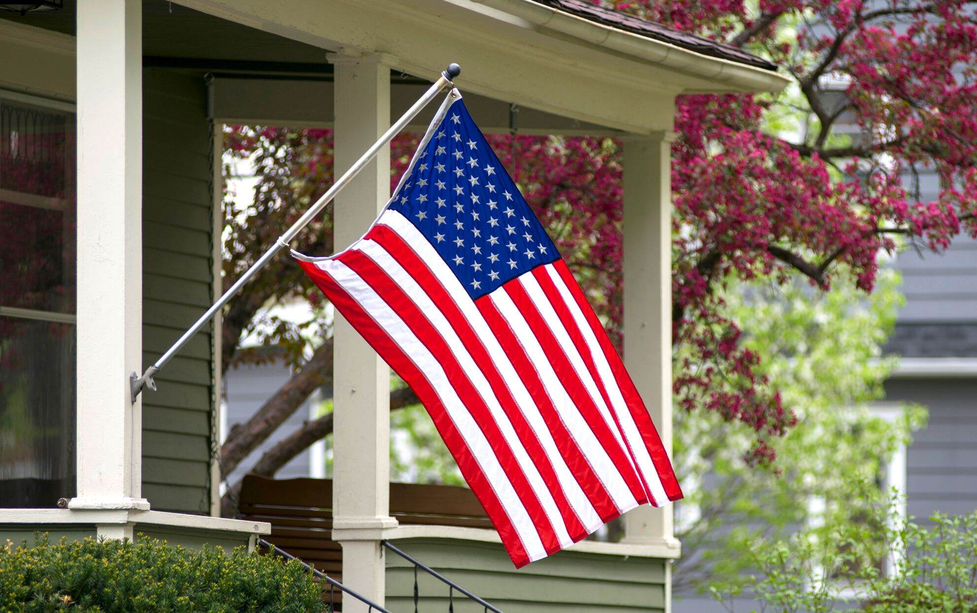 Which Side Of Porch To Hang American Flag