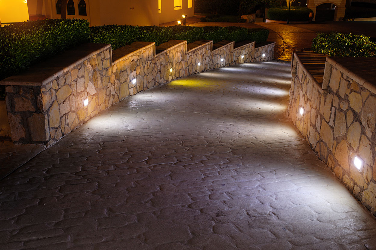 10 Amazing Driveway Lights For 2023