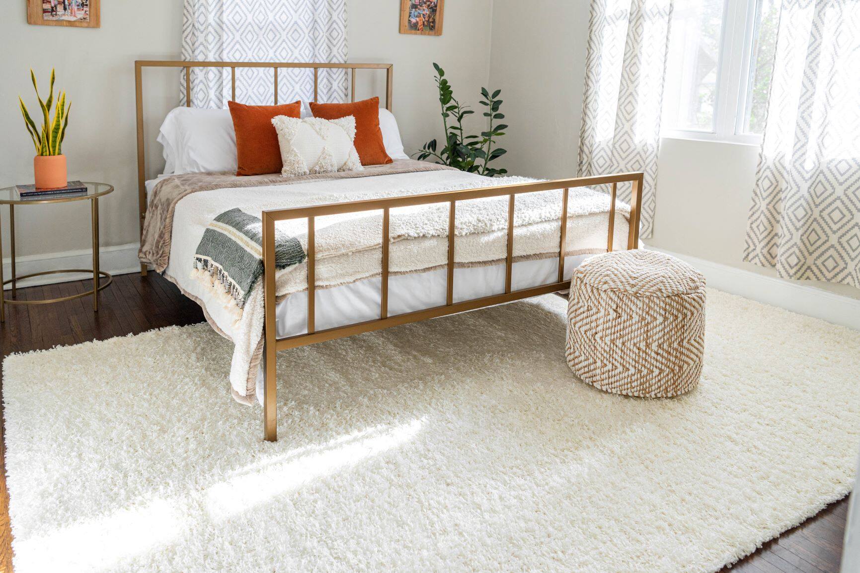 10 Superior Bedroom Rugs for 2024