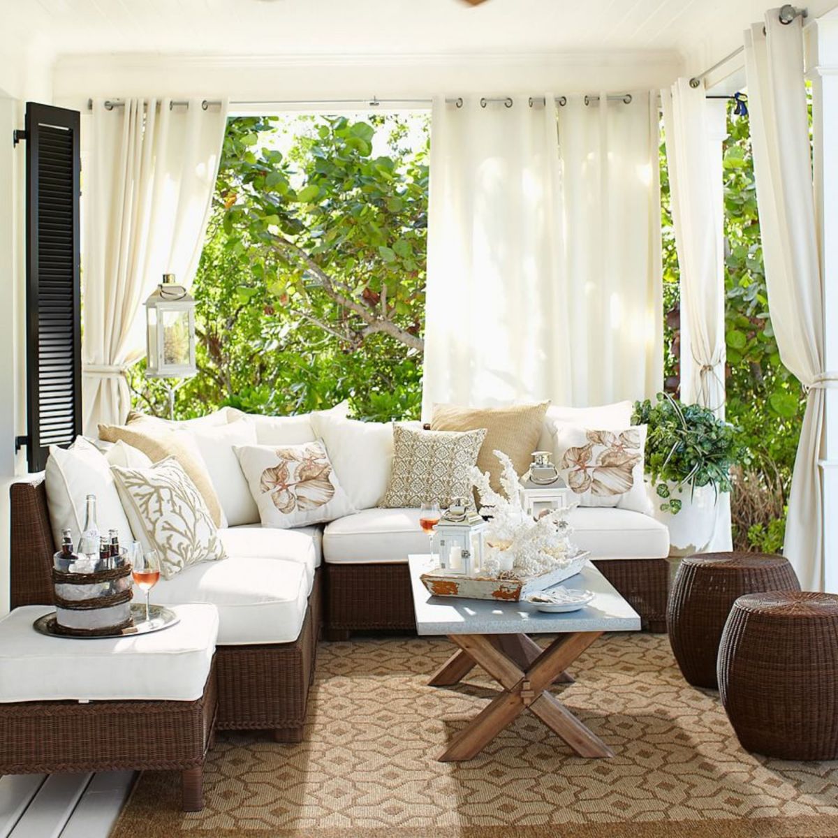 11 Amazing Outdoor Drapes for 2024