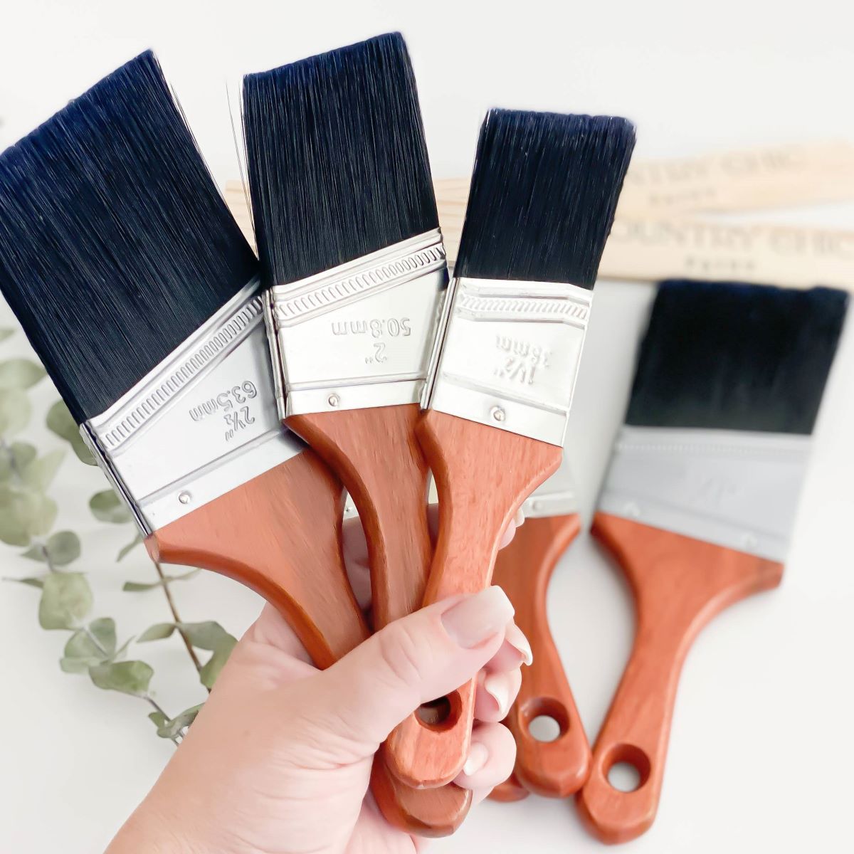 11 Best Short Handle Paint Brushes For 2024