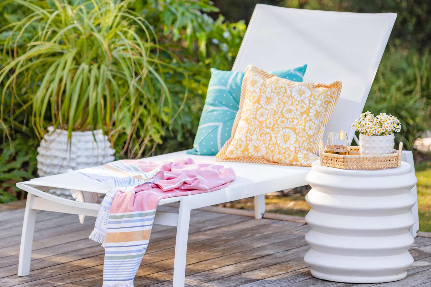 12 Unbelievable Outdoor Pillows for 2024