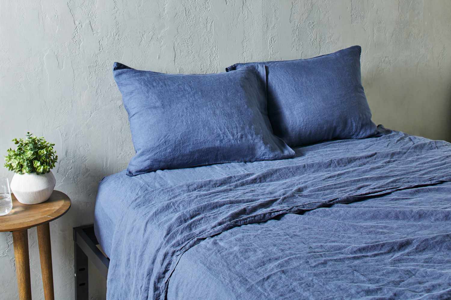 13 Incredible Blue Pillows for 2024
