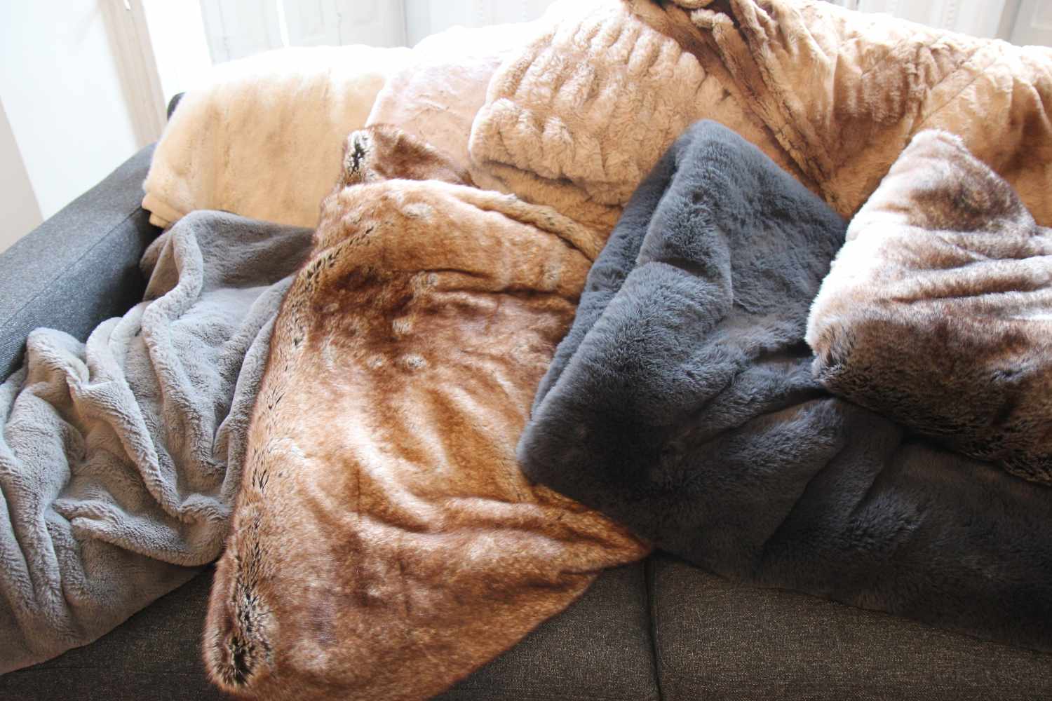 13 Incredible Faux Fur Blanket for 2023
