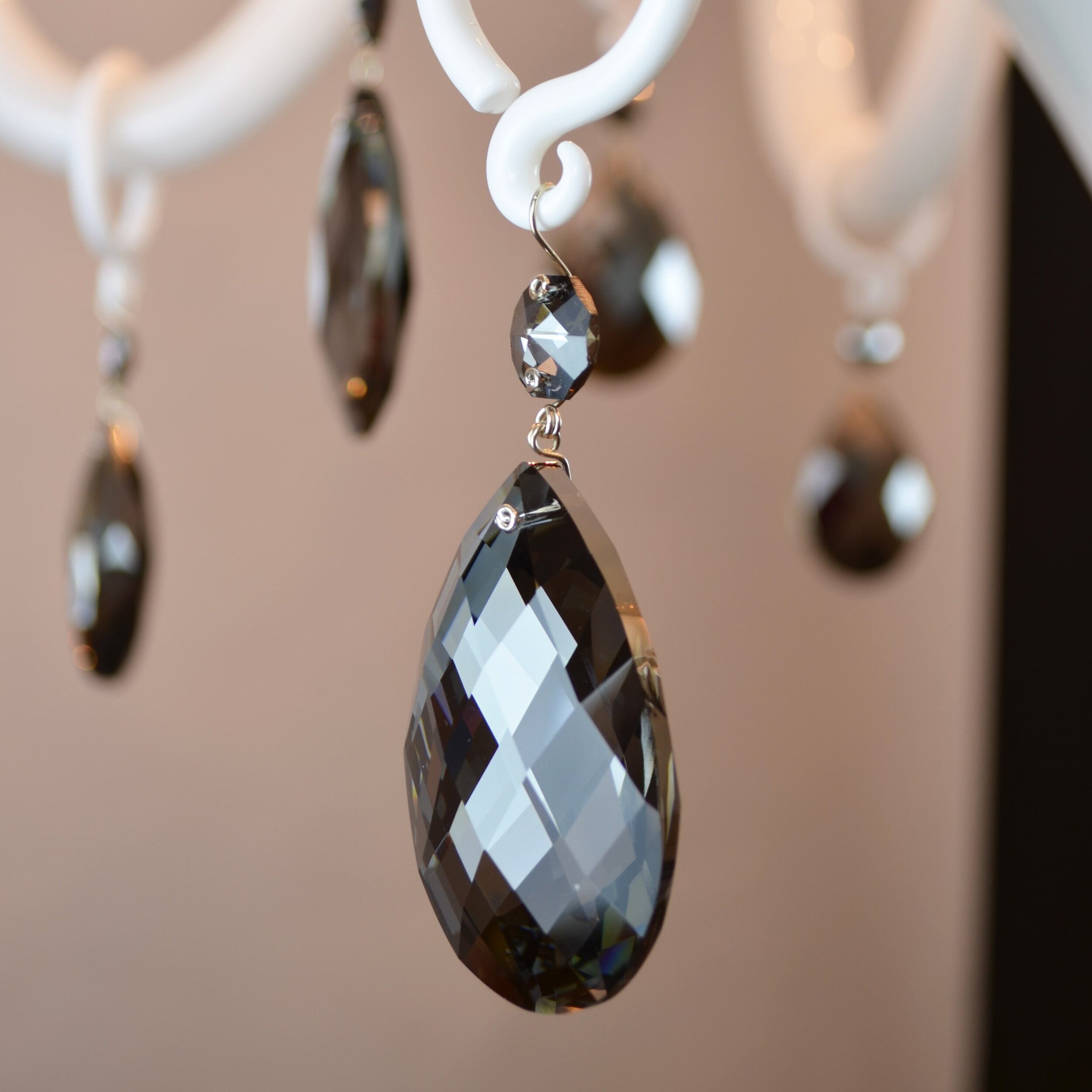 15 Amazing Magnetic Chandelier Crystals for 2023