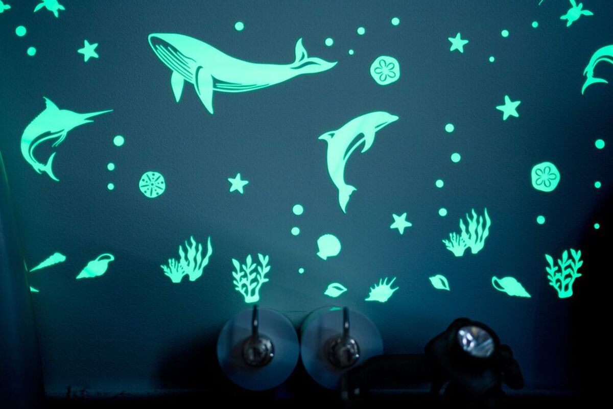 9 Best Glow In The Dark Wall Decals For 2024