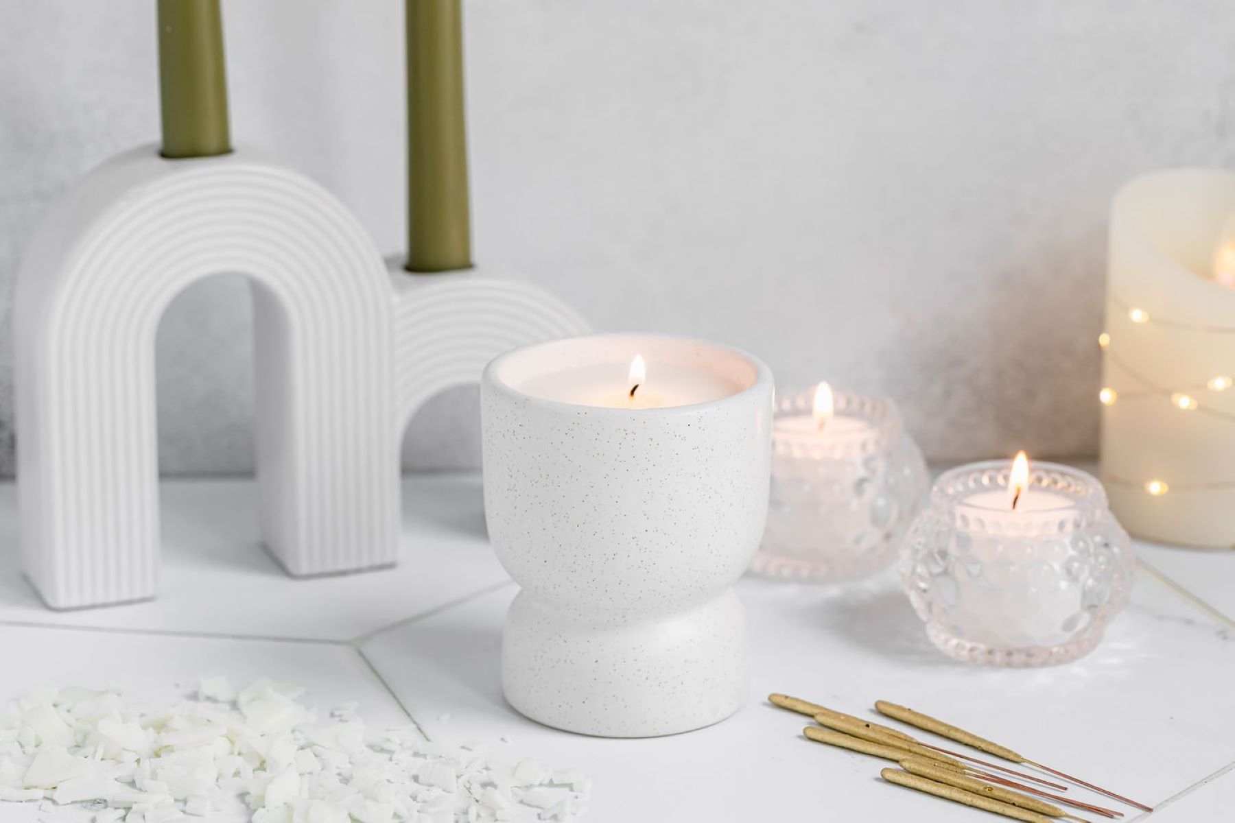 9 Incredible White Candles for 2023