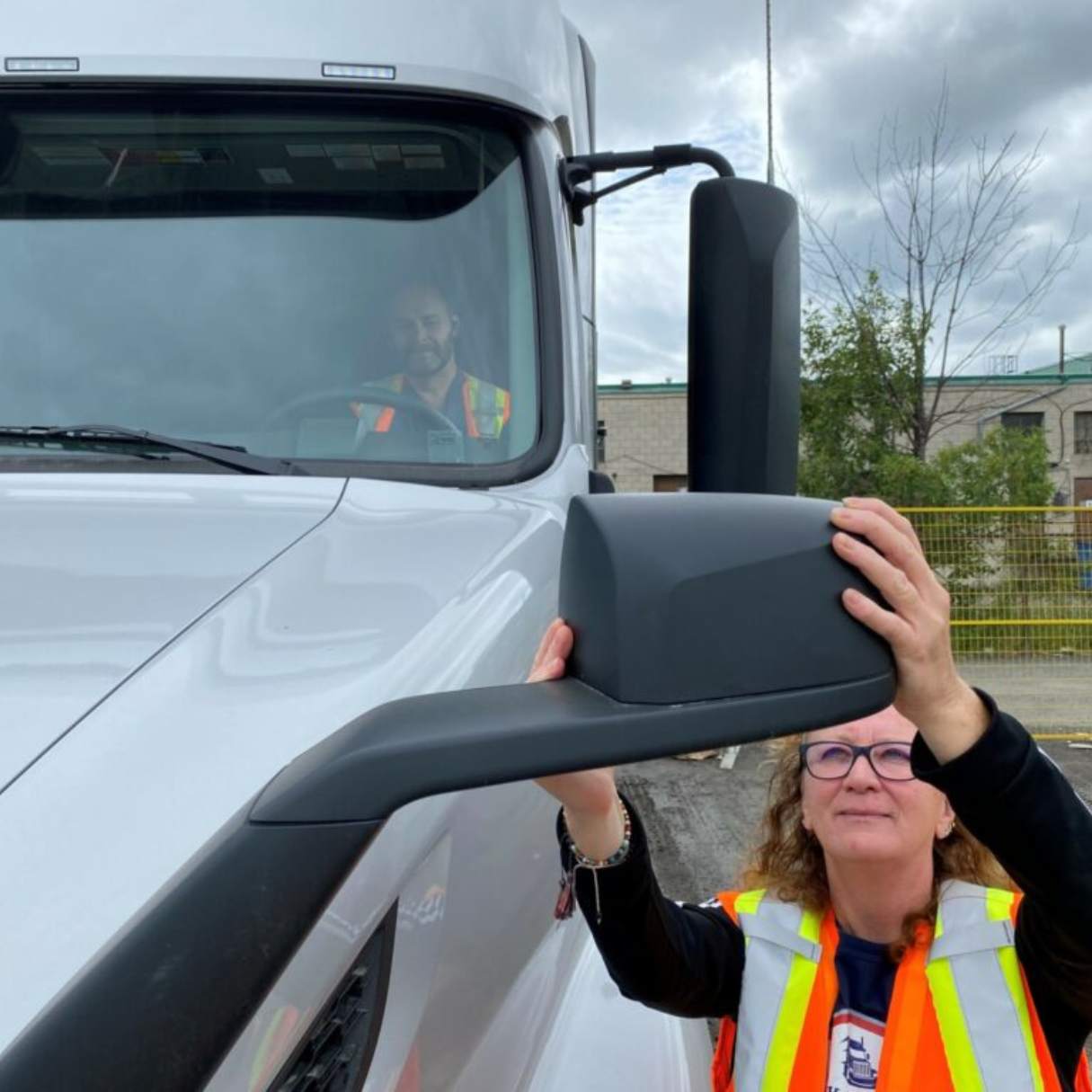 How To Adjust Mirrors In A U-Haul