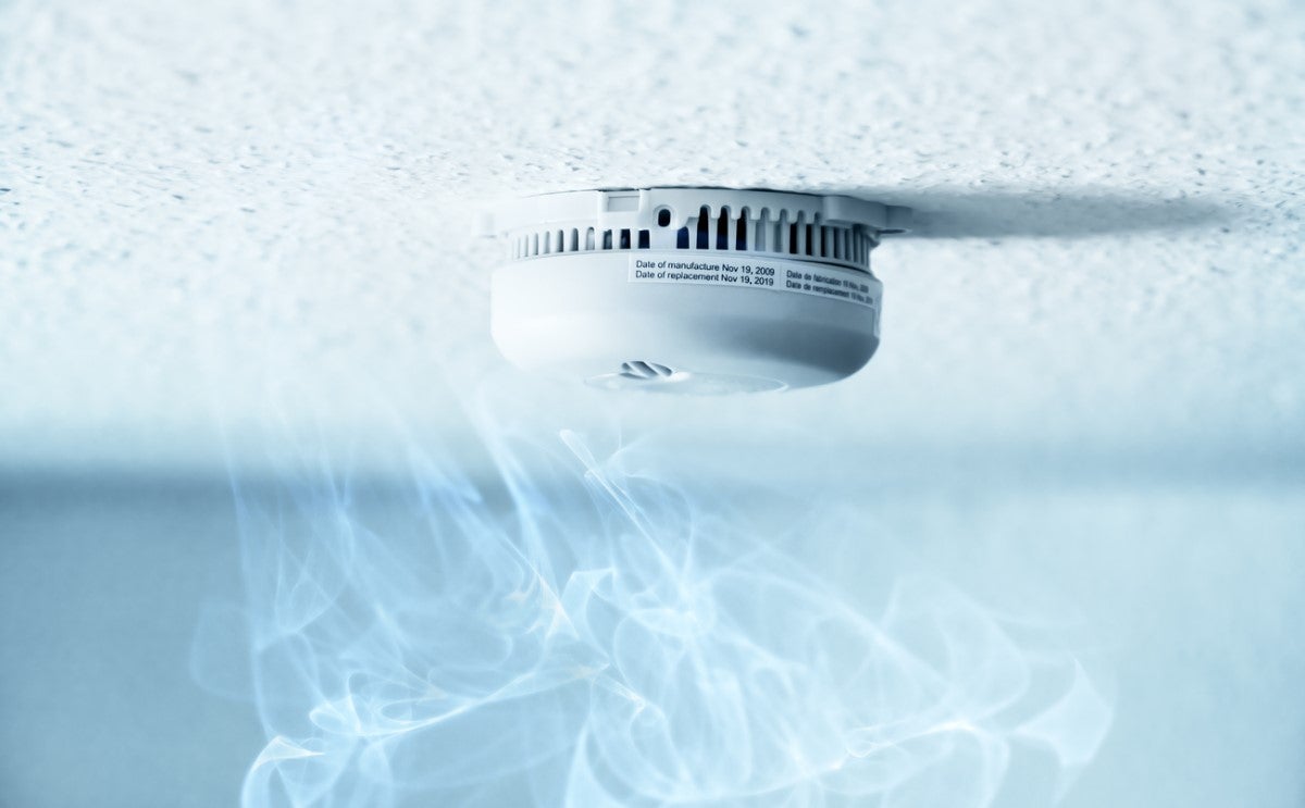 How To Change Battery In A High Ceiling Smoke Detector