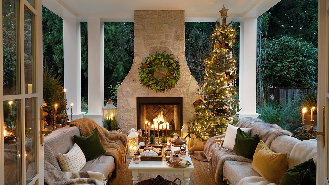 How To Choose A Christmas Tree For A 9-Foot Ceiling