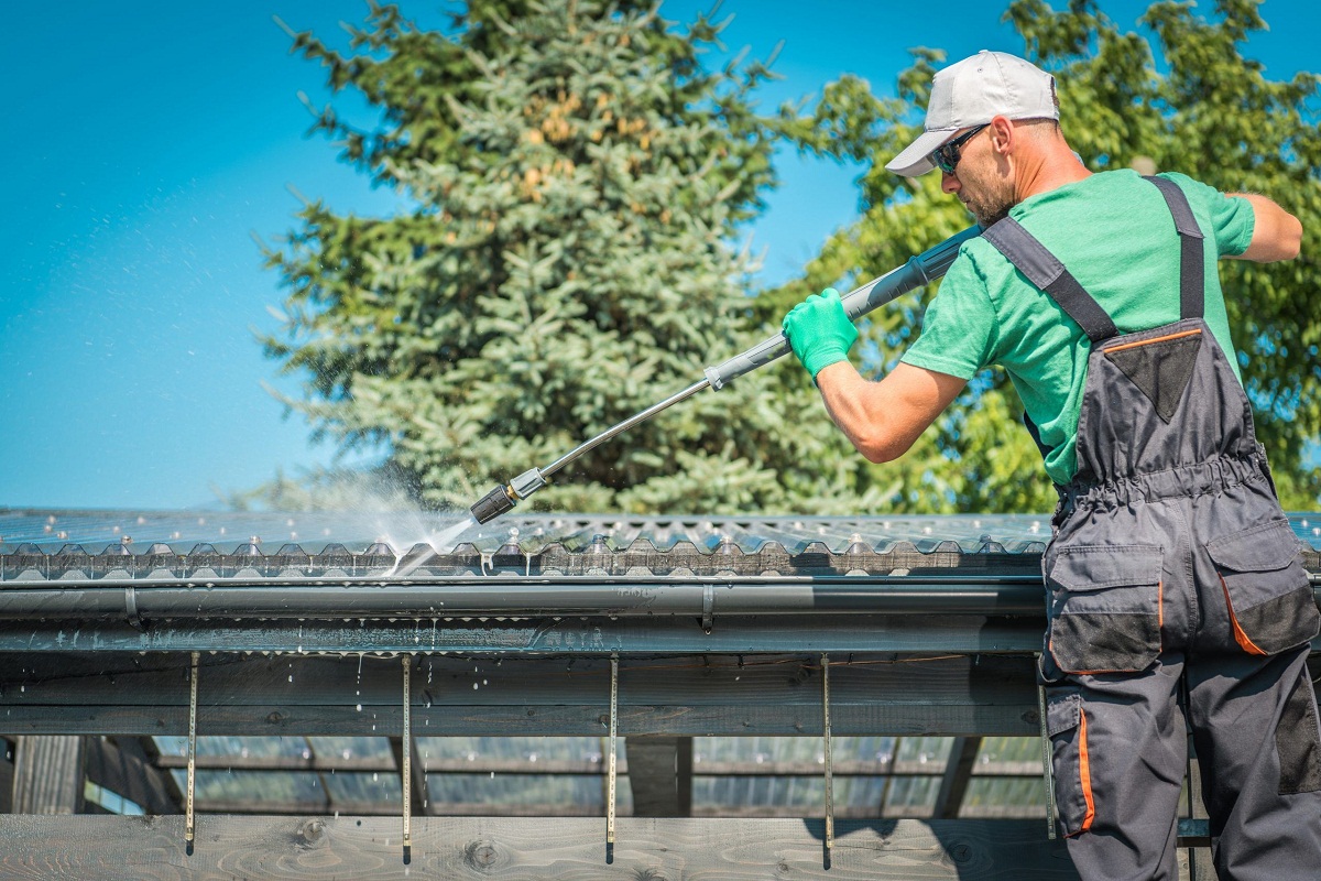 How To Clean Gutters Pressure Washer