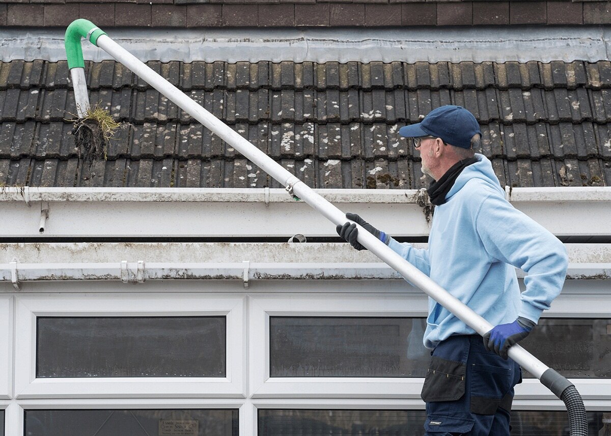 How To Clean Very High Gutters
