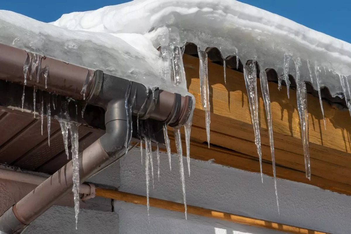 How To Clear Frozen Gutters