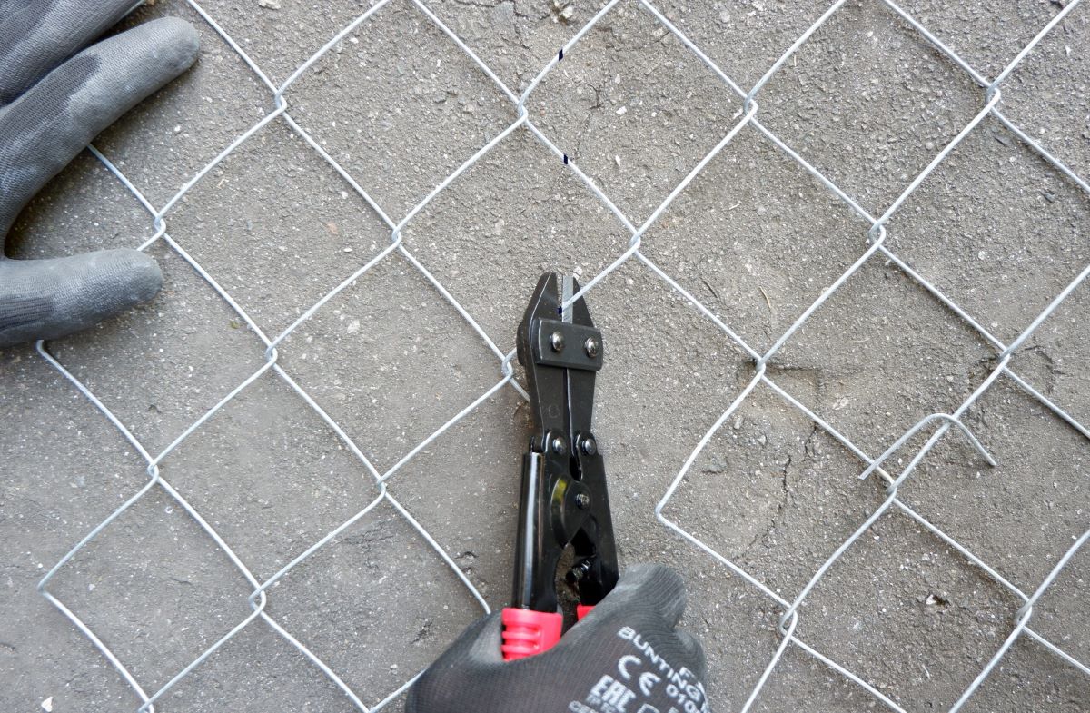 How To Cut A Chain Link Fence