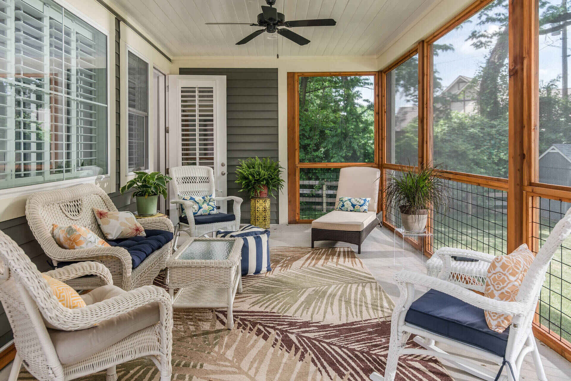 How To Decorate A Screened-In Porch