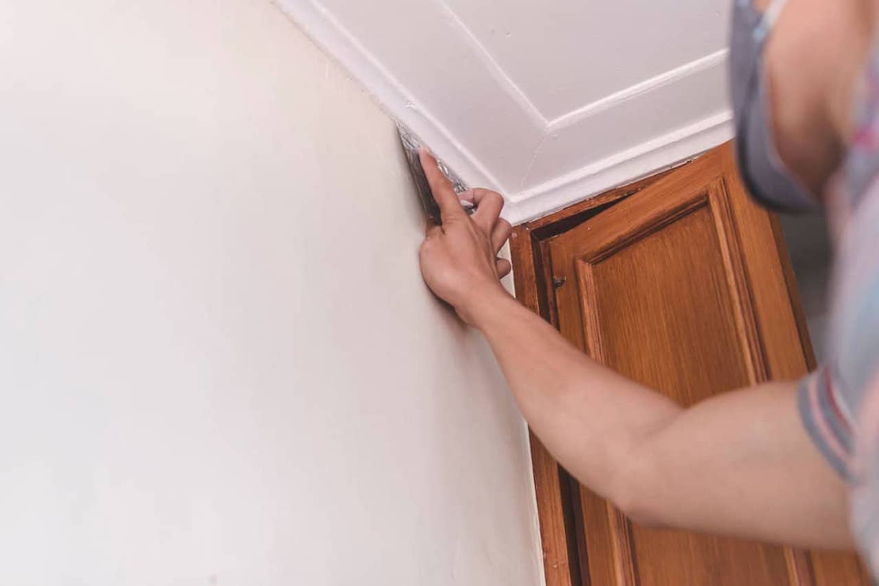 How To Fill Gap Between Wall And Ceiling