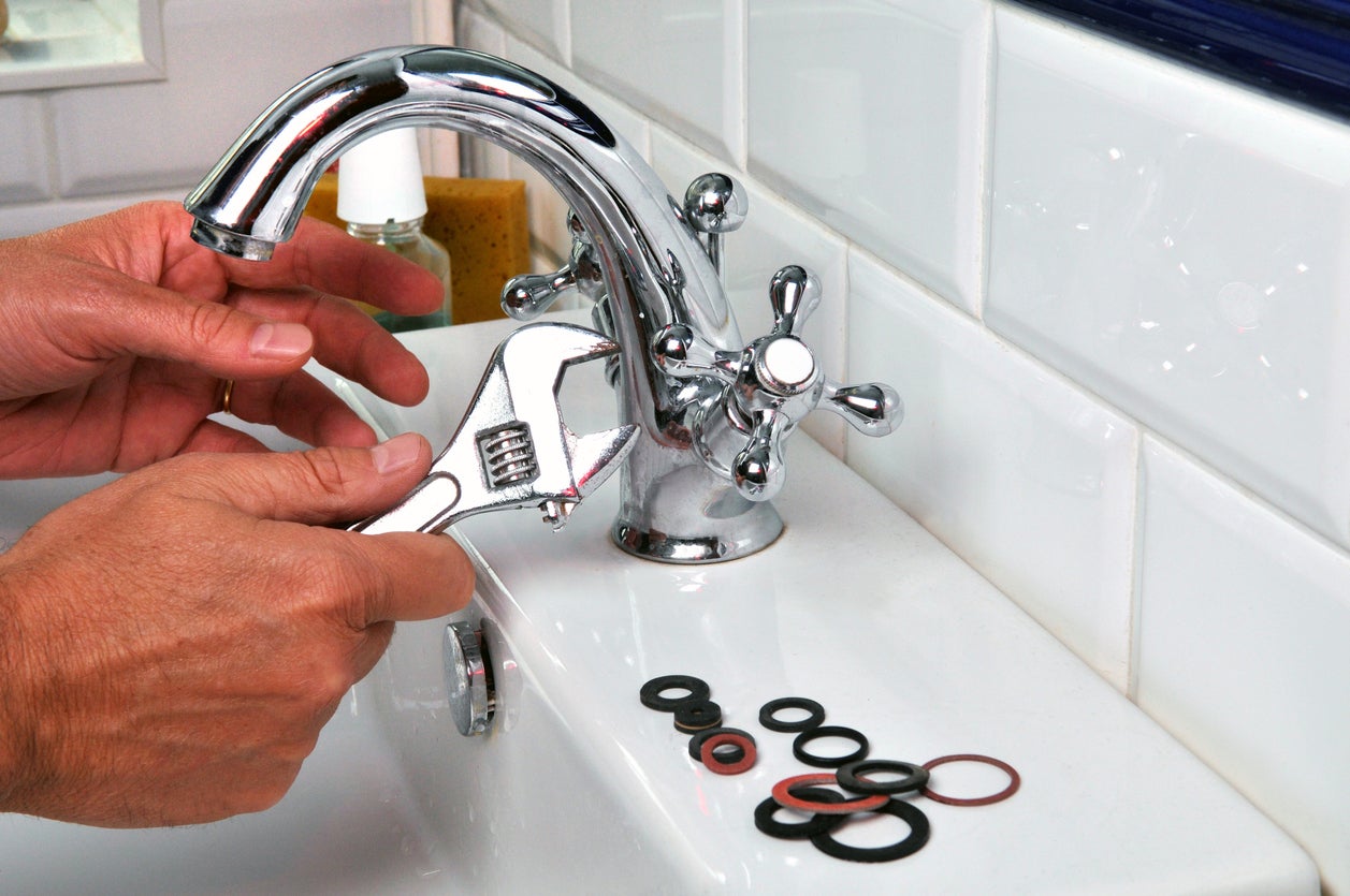 How To Fix A Leaking Sink Faucet