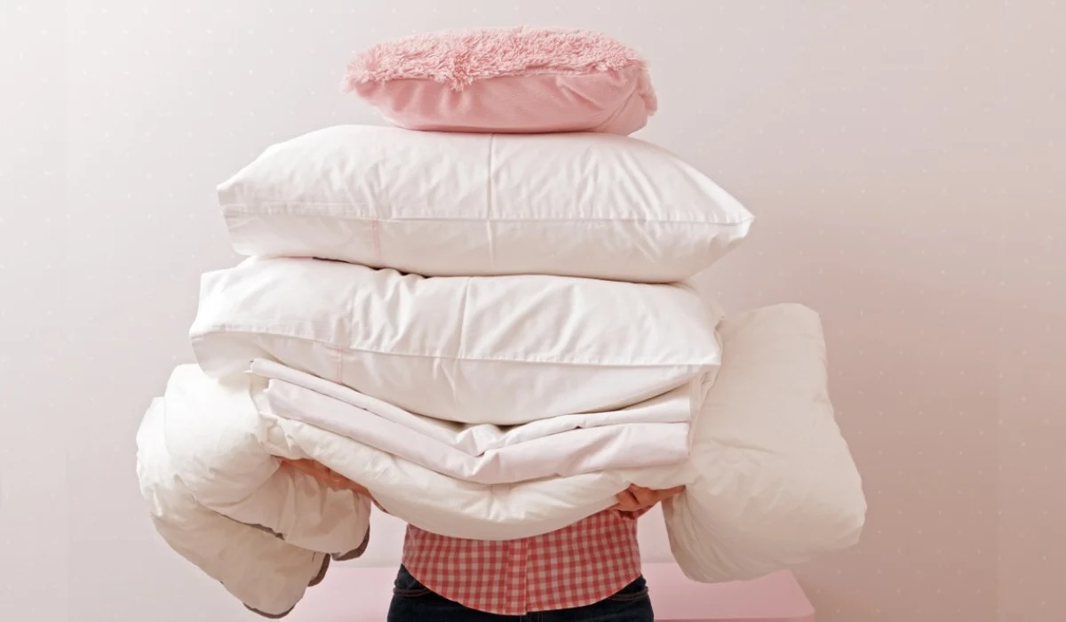 How to Fluff a Pillow: Step-by-Step Instructions