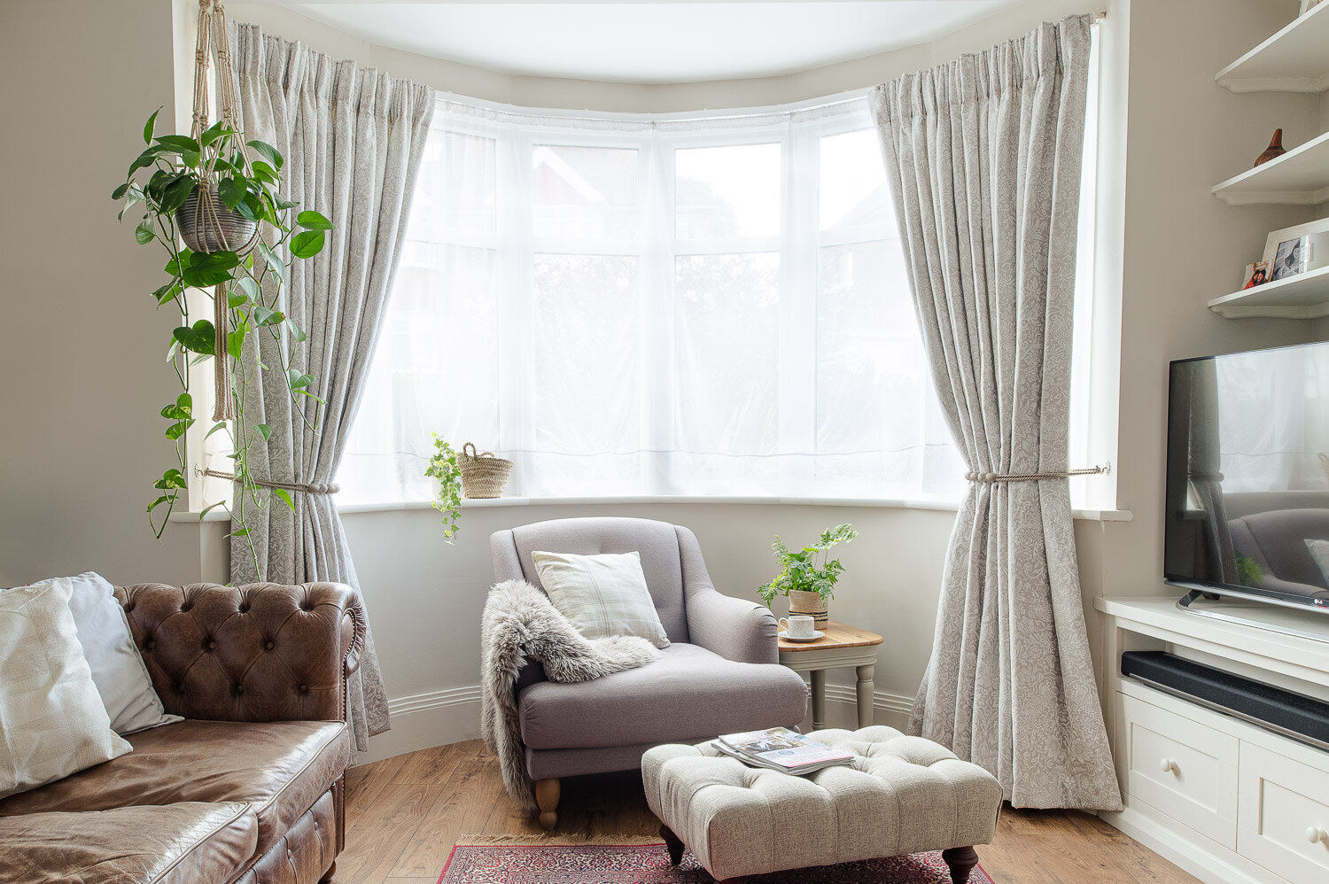 How To Hang Bay Window Curtains