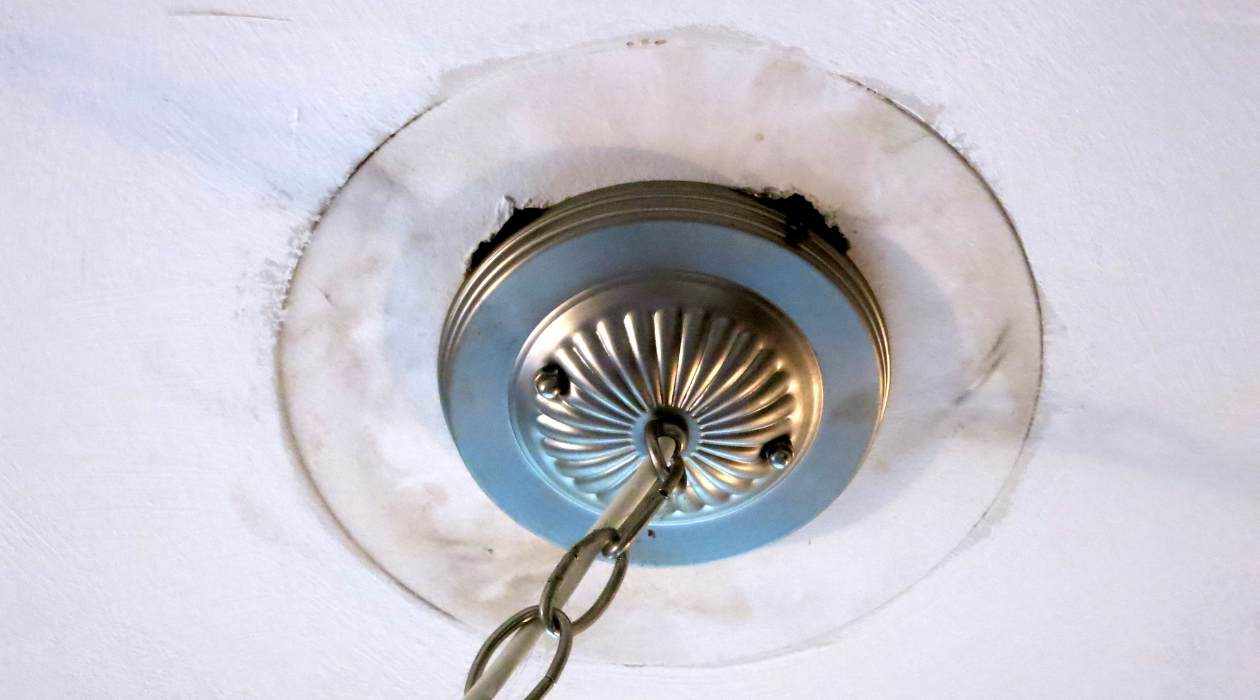 How To Hang Ceiling Medallion