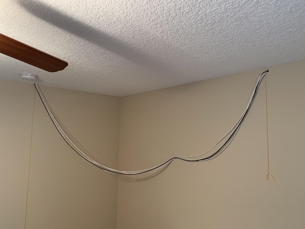 How To Hide Electrical Wires On Ceiling | Storables