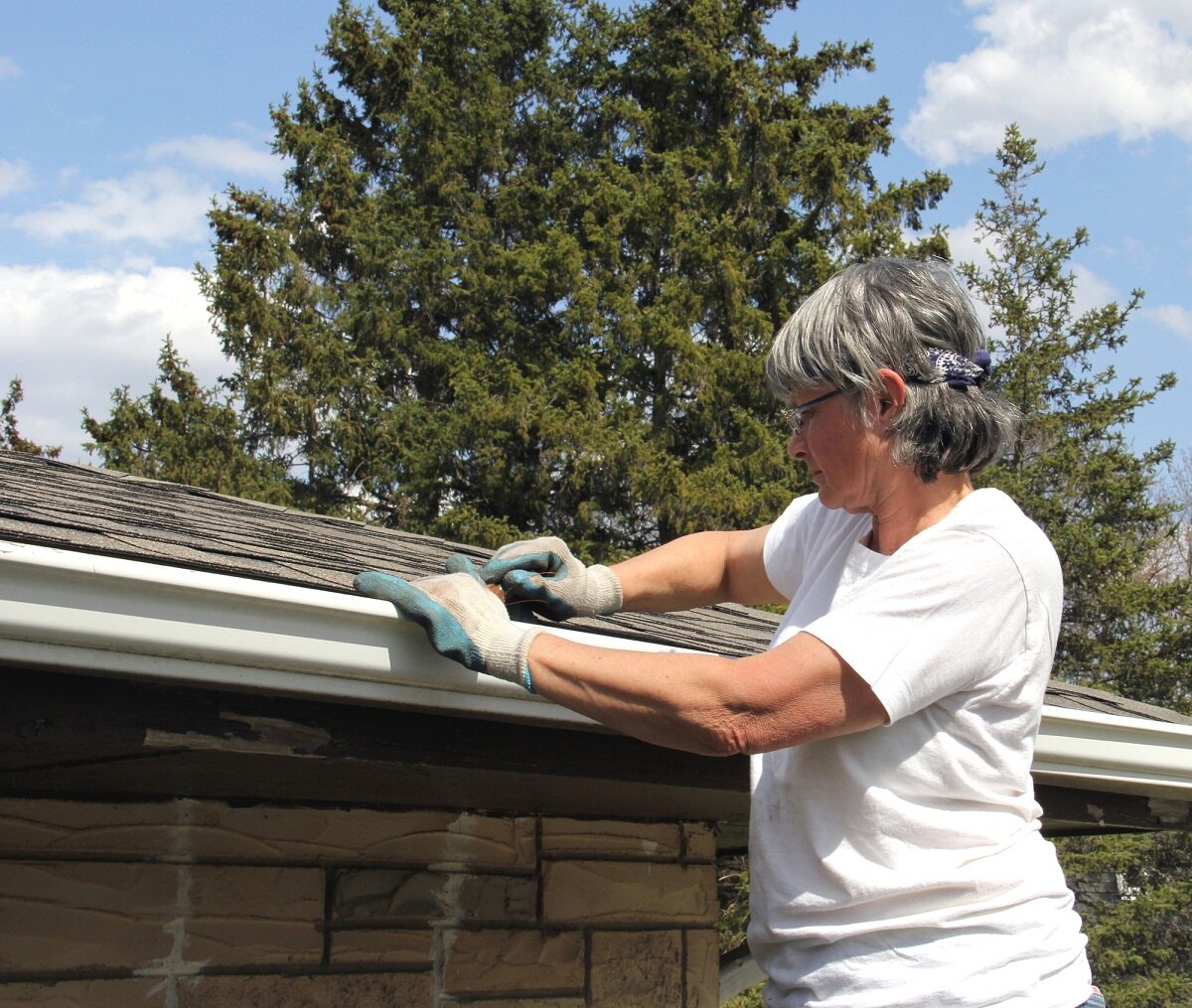 How To Install Gutters Yourself