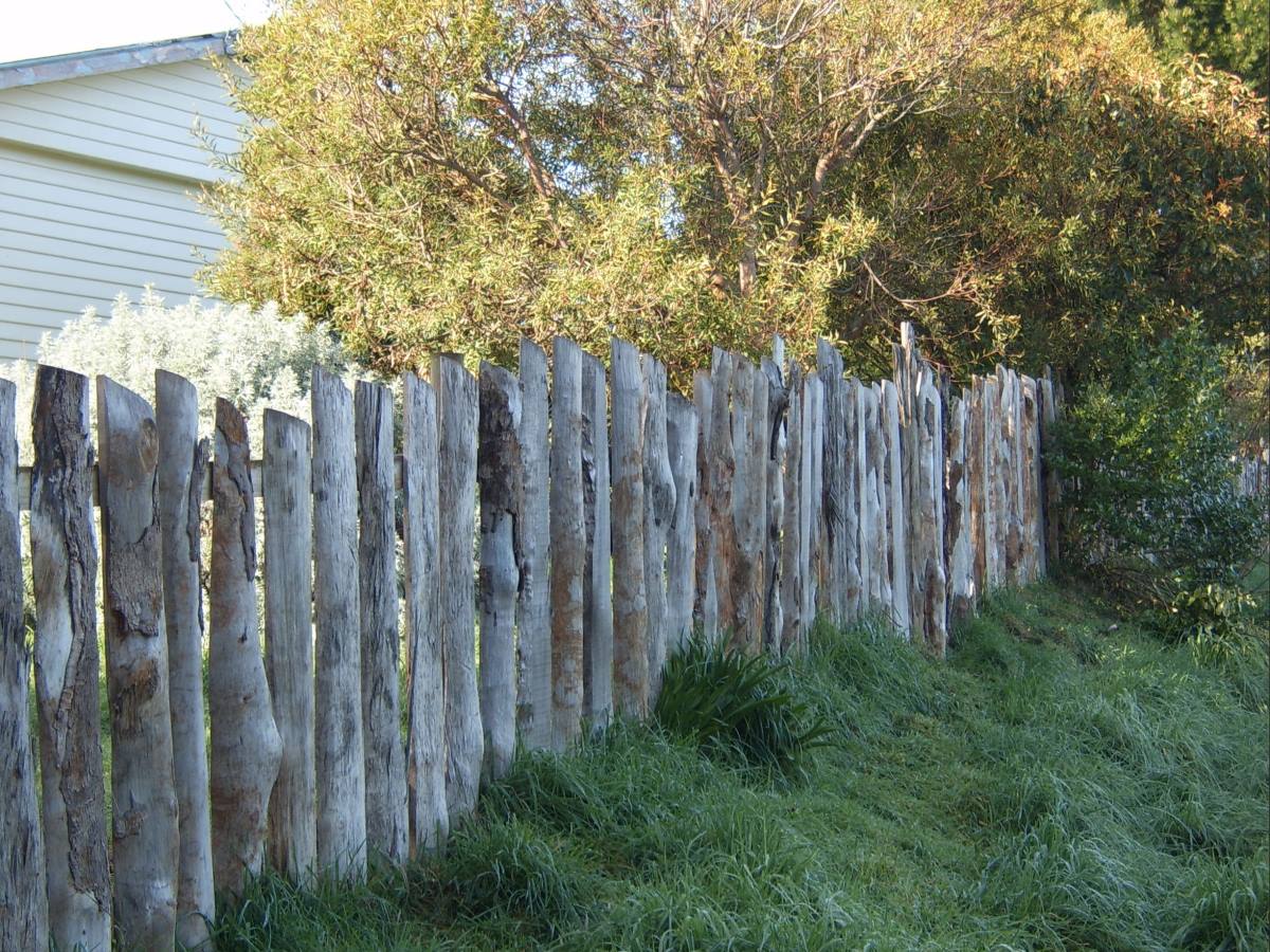 How To Make A Fence Out Of Logs